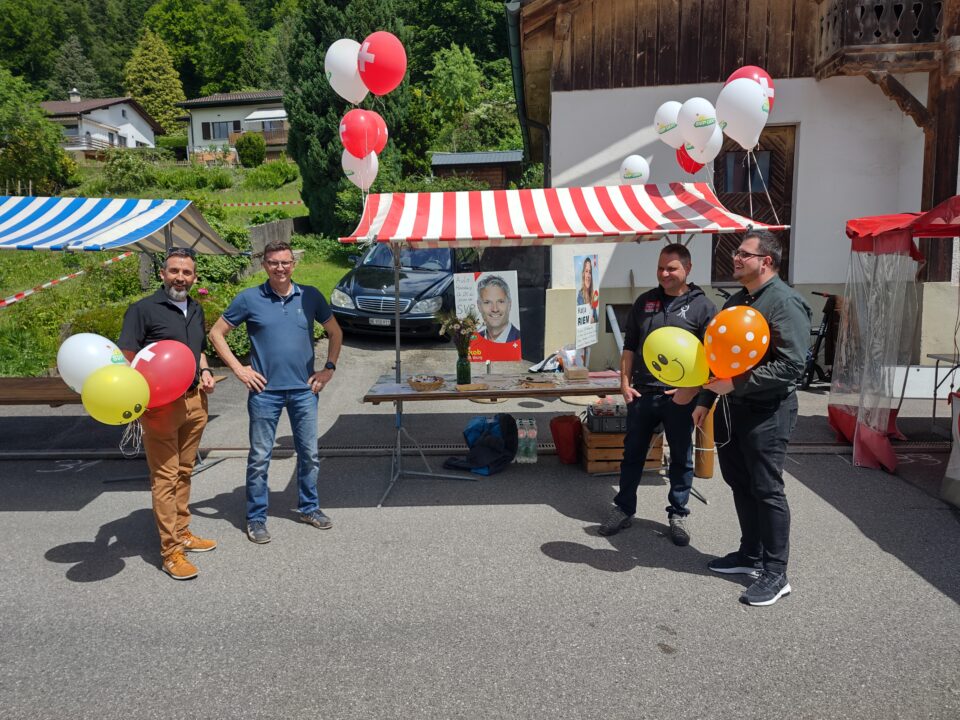 Von links nach rechts: Christian  Michel (SVP, Gemeinderat), Patrick Schneider (SVP, Gemeinderat), Peter Leuenberger (SVP), Dominic Schmid (SVP